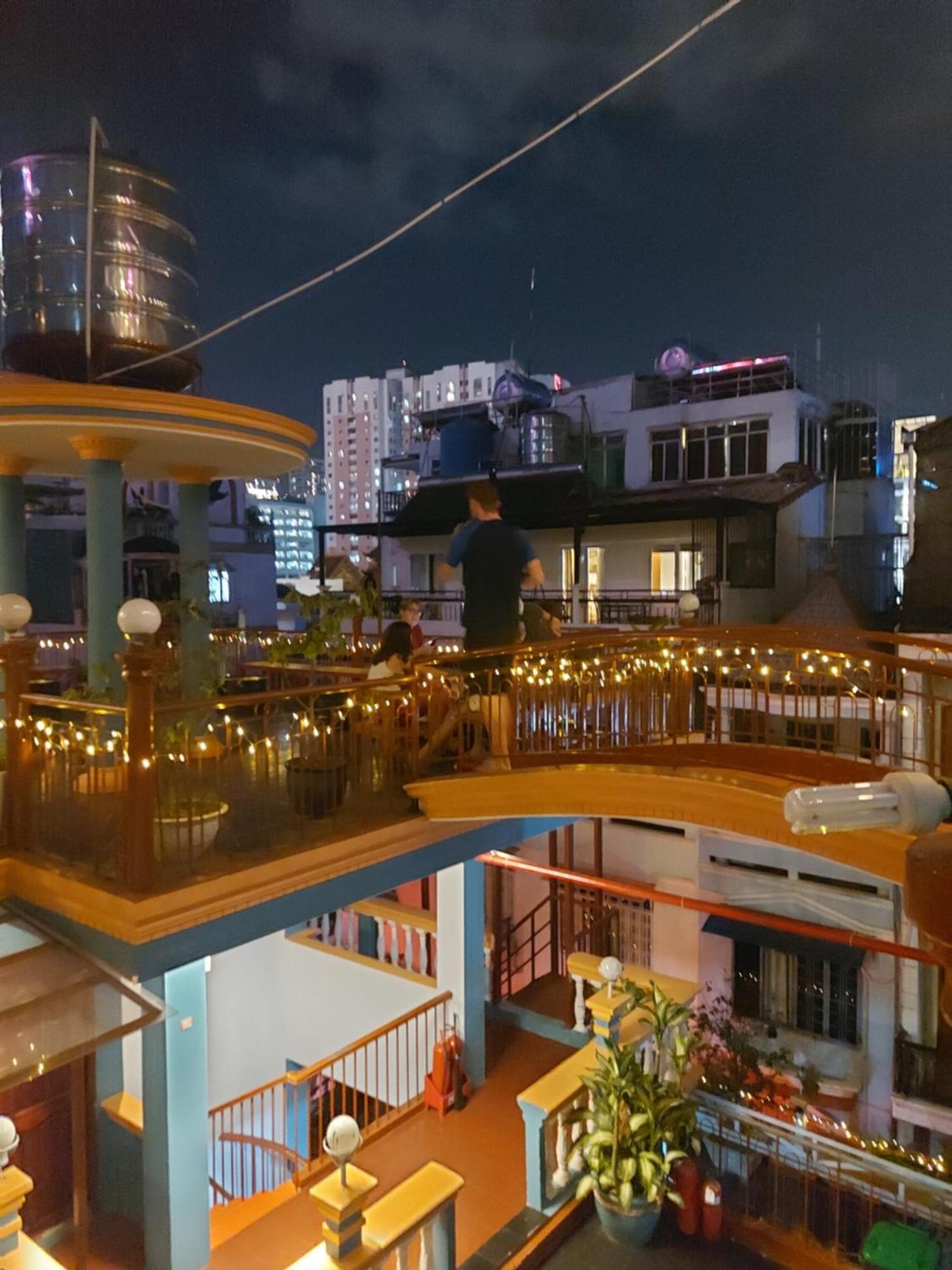 הו צ'י מין סיטי Saigon Rooftops Hostel מראה חיצוני תמונה